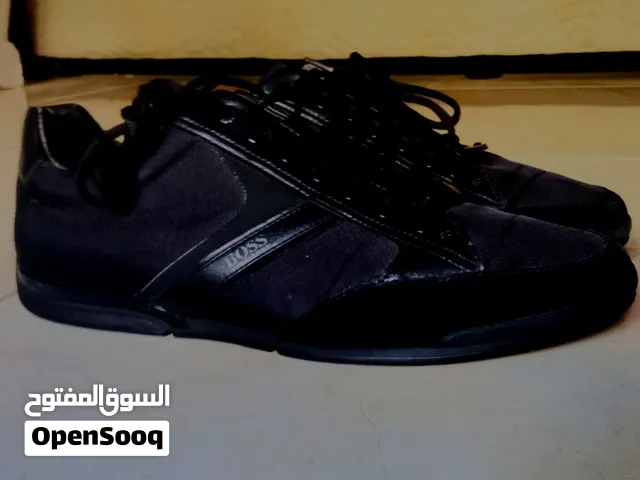 full black boss sneaker