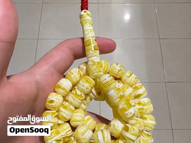 مستكه مشخط شبيه ضغط كهرم (الوصف ضروري)