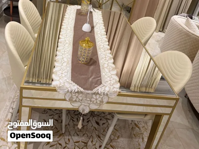 طقم غرفه معيشه كامل مع طاولة طعام بيع مستعجل