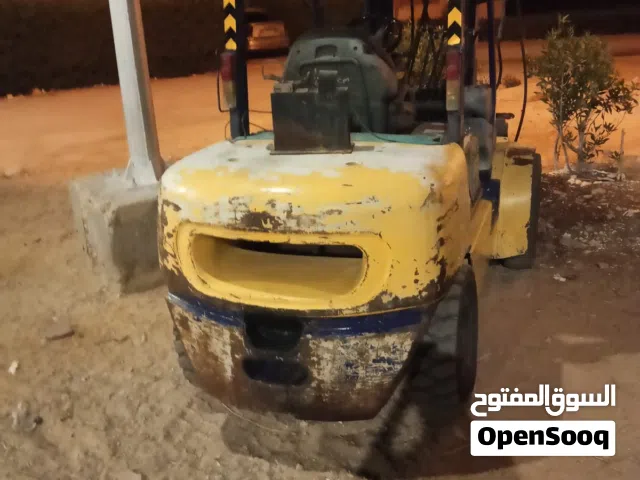 كوماتسو 3طن ارتفاع 4.5 متر خمسه حركه