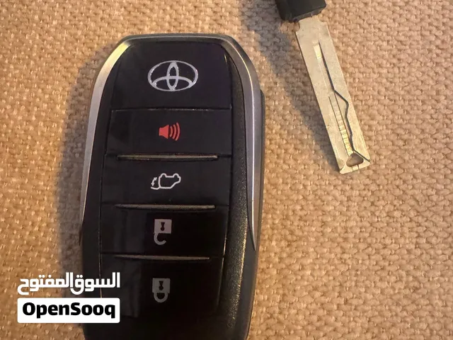 مفتاح ذكي اصلي تويوتا لاندكروزر مع مفتاح احتياطي داخلي
