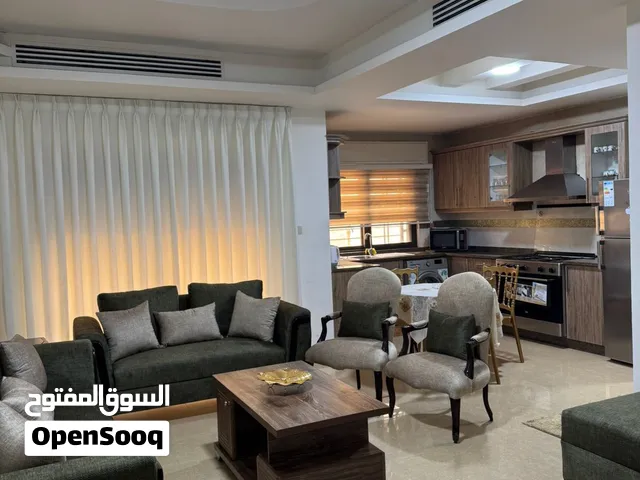 شقة مفروشة سوبر ديلوكس من المالك مباشرة موقع حيوي جداً  مخدوم