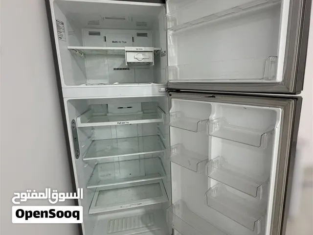 ثلاجة للبيع شبه جديدة