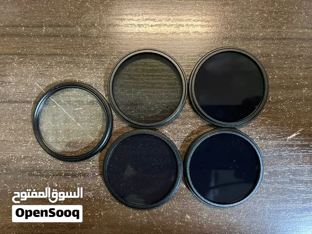 شنتة كاميرة لون اسود و من الداخل سكني و مع كفر كاميرة و حمايه شاشه لكاميرة Canon EOS R50 و الكثير