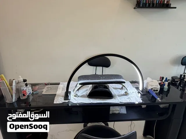 ميز اظافر غير مستخدم للبيع
