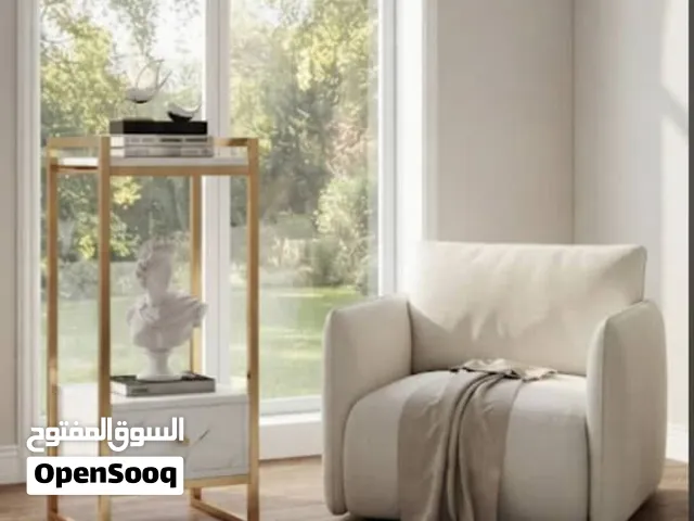 طاولة جانبية ذهبية فاخرة   أضيفي لمسة من الفخامة والأناقة إلى منزلك بقطعة تجمع بين الجمال وال