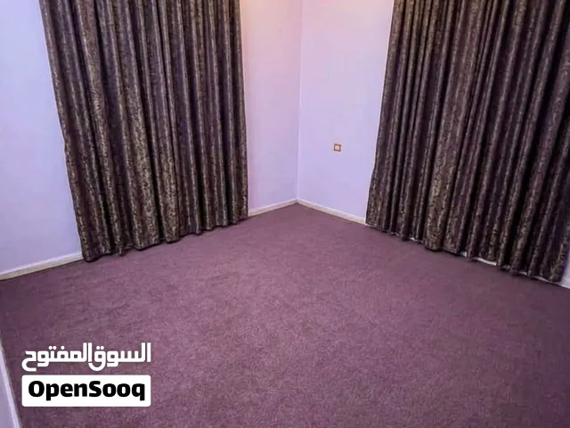 موكيته غرف نوم و قطعة شافي فوق السجاده ولوحات تعليق كلهم ب 20 دينار