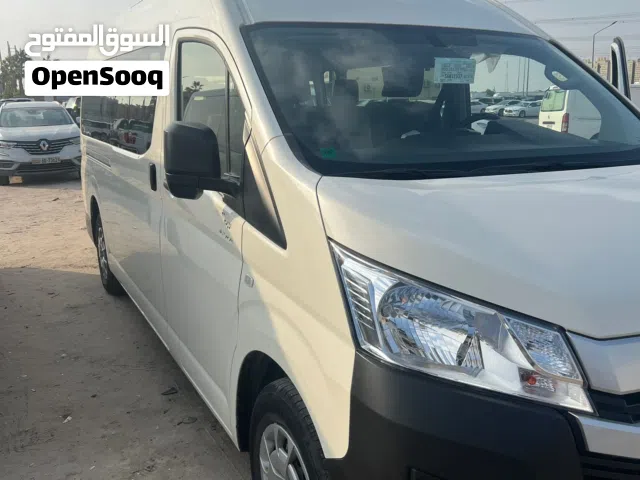 2025 تويوتا هايس Standard
