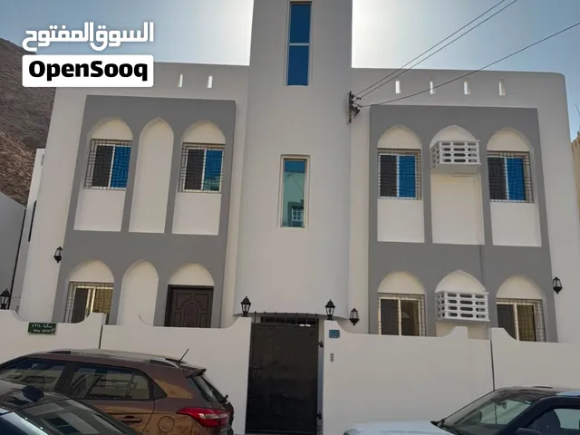 شقتان واسعتان الايجار موقع مميز