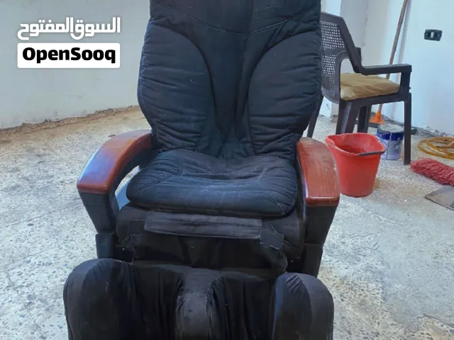 كرسي مساج شغال 100%100 بحاجة إلى تنجيد فقط أو تنظيف