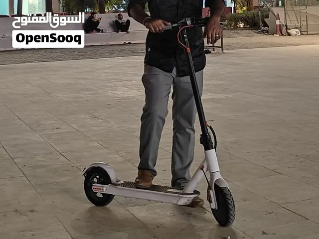 electric scooter in good condition and price we can make a discount