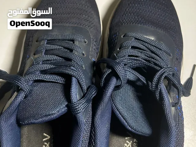 حذاء رياضي مقاس 36 بحالة ممتازة