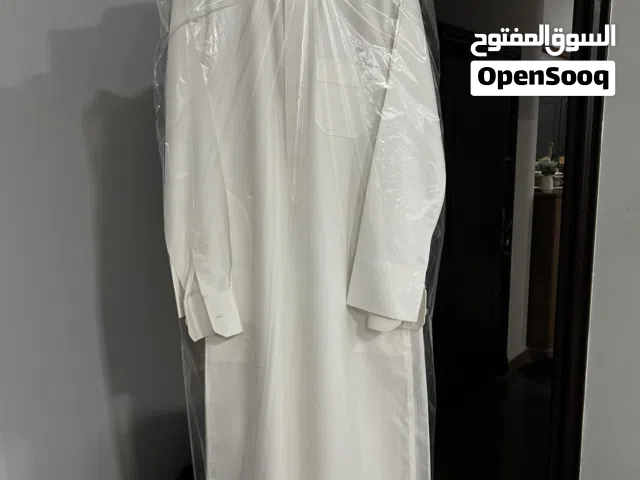 للبيع اربعه اثواب (4) جاهزه للبيع بسعر الجمله اشتره وعدله .
