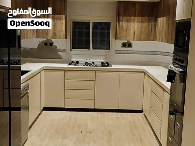 لدي جميع انواع تفصيل المطابخ الامونيوم والخشب وصيانه المطابخ بأقل الاسعار وتغير رخااام