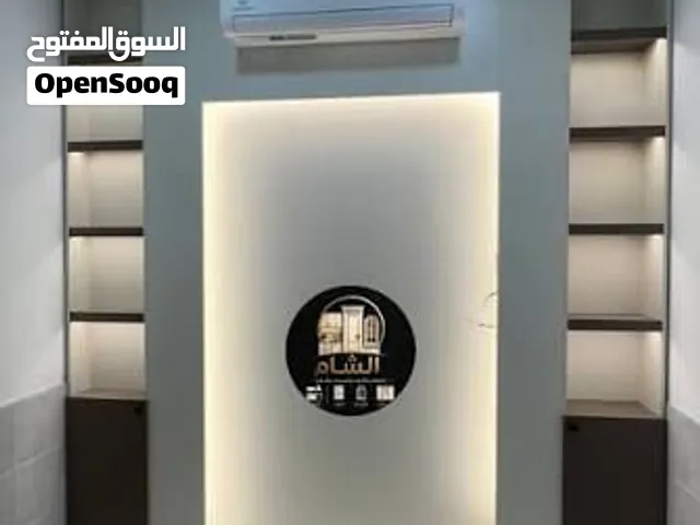 ززززبائننا الكرام نفدم لكم شقة خدمية ممتازة ارضية لأكثر من نشاط خاصة معمل حار مفر شركة موقع ممتاز