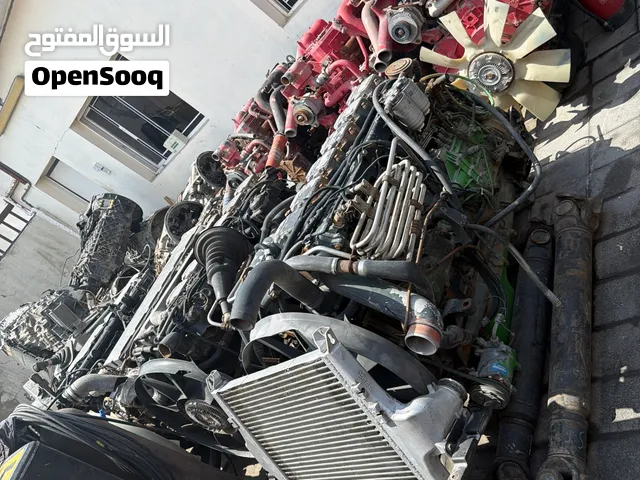 يوجد لدينا جميع أنواع قطع غيار الشاحنات