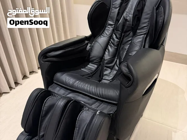 كرسي مساج اللون اسود