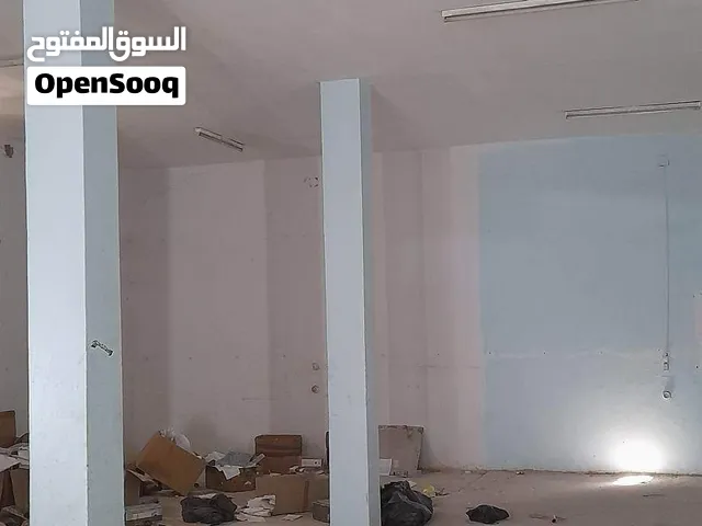 دبو كبيرللكراء عالطريق الرئيسي بحي النور قفصة