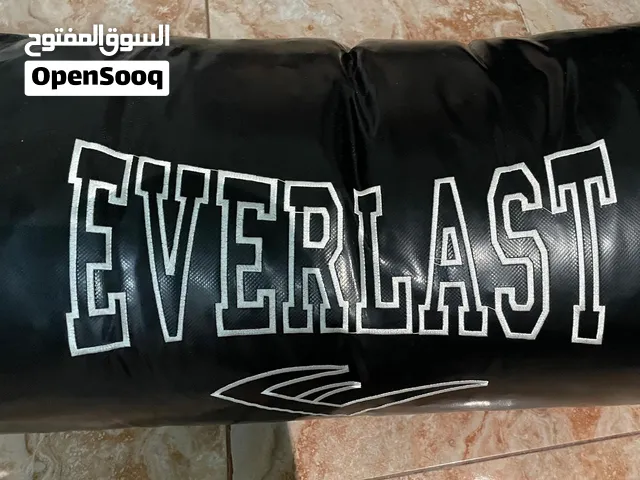 طقم ملاكمة Everlast كامل – قفازات + واقيات + كيس ملاكمة