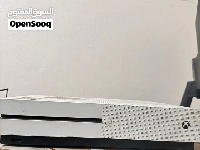 جهاز XBOX ONE S للبيع نظيف جدا (على الشرط والتجربه) وبسعر مناسب
