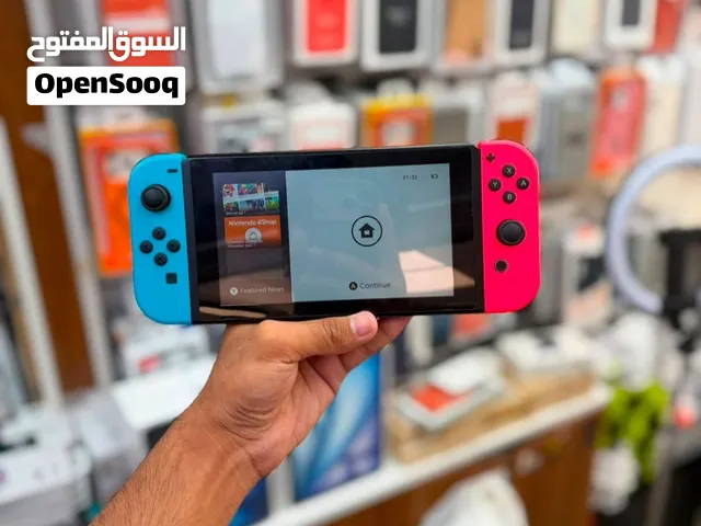 Nintendo Switch gaming conso V2  Display: 6.2-inch LCD capacitive  Neat and clean condition