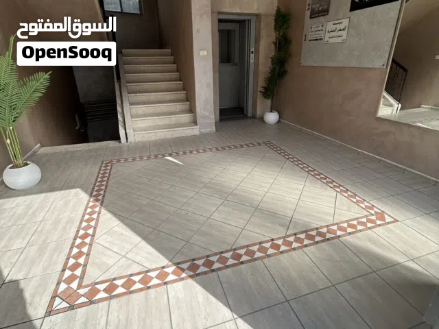 مساحات تجارية متعددة الإستعمال في منطقة وادي صقرة - شارع عرار