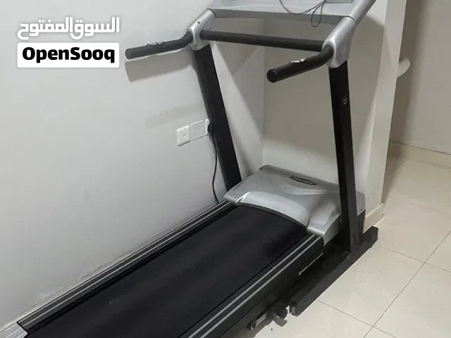 It supports 130 kg, has no issues, and is like new.