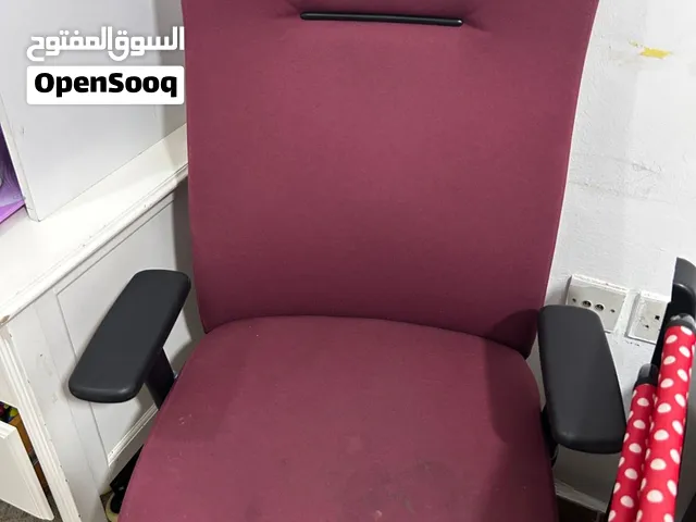 مكتب وكراسي