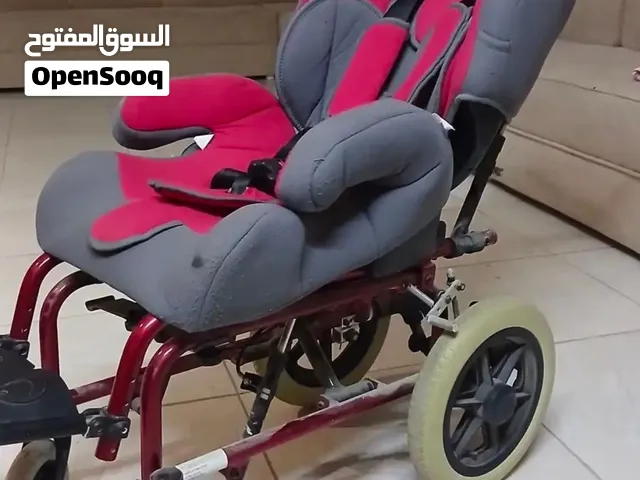 كرسي متحرك للأطفال