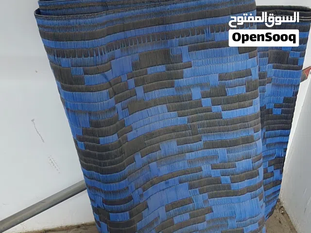 حصير رحلات وتخييم حجم كبير بحالة ممتازة.