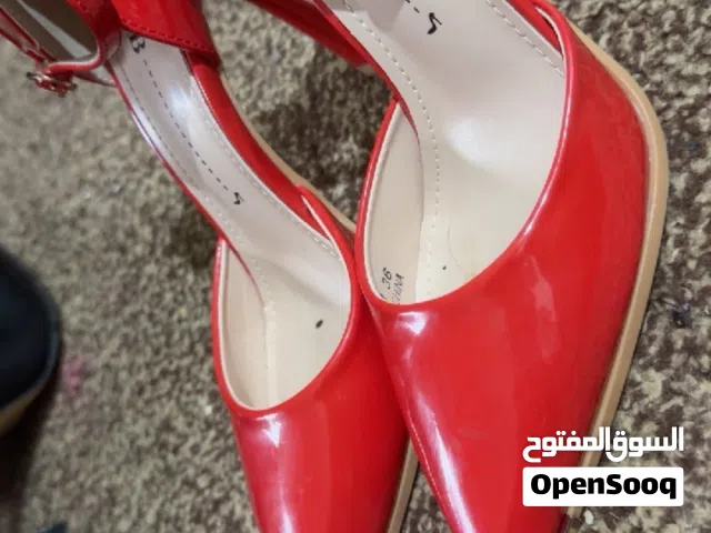 ملابس ستاتي مستعمل براندات جميلةً جدا متوفرة عندي فقط قطع راقية سهرات وكاجوال
