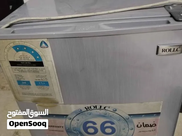 ثلاجه صغيره بحاله جيده لا يوجد بها أي عيوب