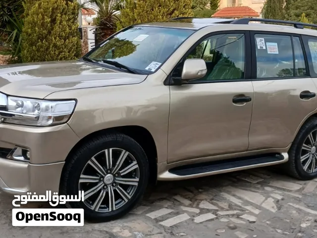اجار جيب لاند كروزر اسود 2020 دفع رباعي 8 مقاعد للاجار