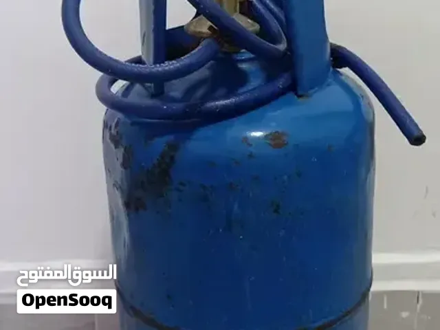انبوبتين غاز كل انبوبه بالمنظم والخرطوم الخاص بها
