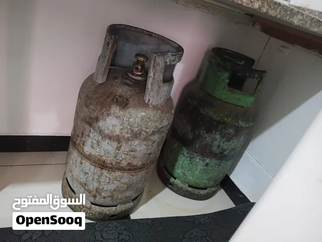 جرتين غاز واحده نصها والثانية فارغةالموقع عمان شارع