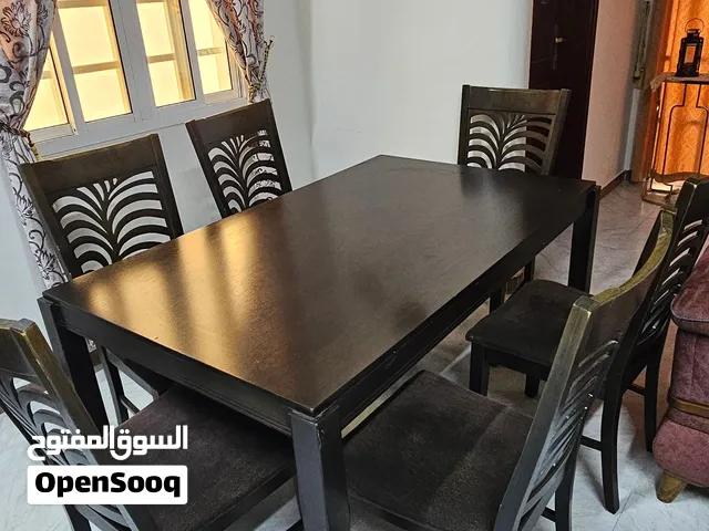 طاولة طعام خشب ماليزي ممتاز مع 6 كراسي - بحالة جيدة Malaysian Wood Dining Table with 6 Chairs - Good