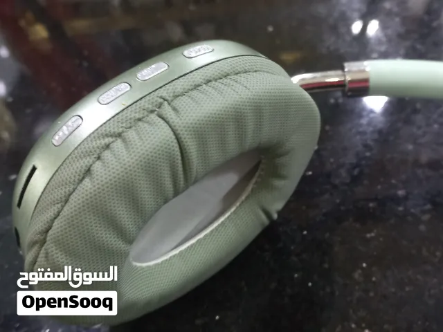 سماعه كبيره مميزه لونهااخضر نعنعي وفوق ازرق سمائي