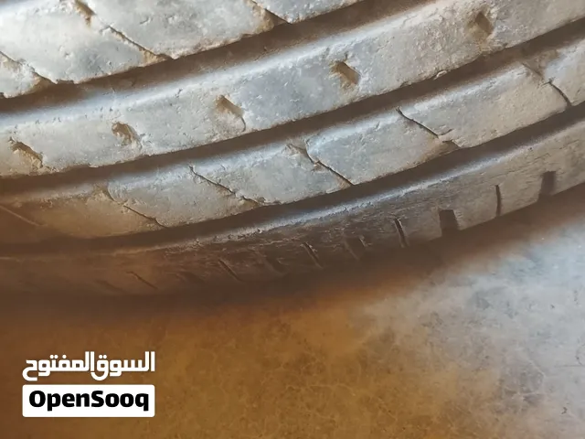 إطارات مستعملة