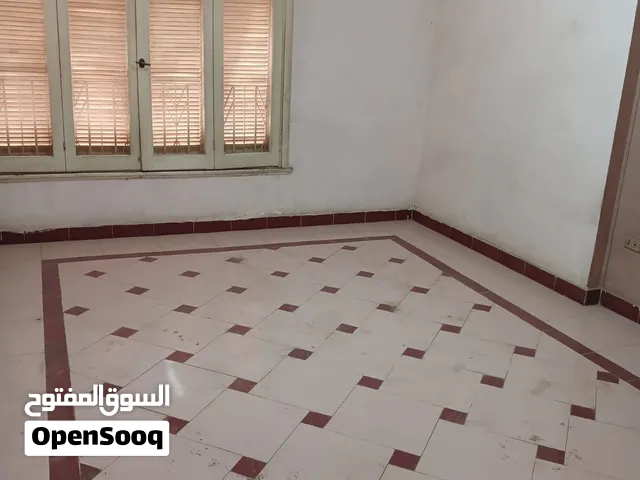 شقة للايجار الادارى بحلوان اول بلكونة مرخصة طبى