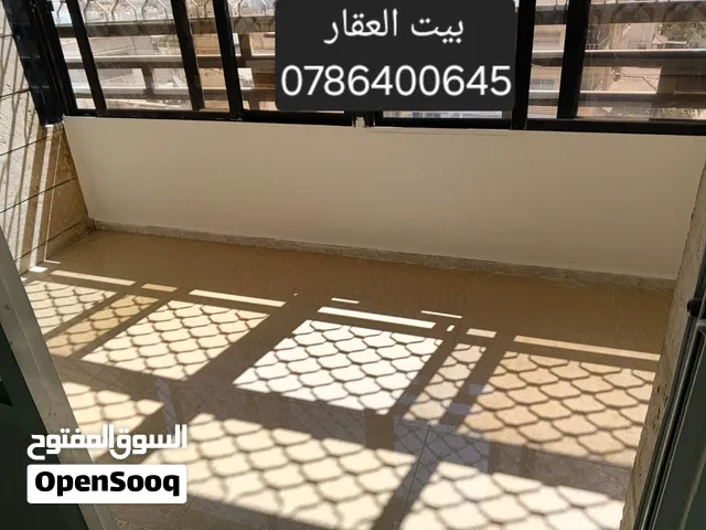 شقة طابق ثاني بمساحة واسعة و موقع مميز قرب الخدمات