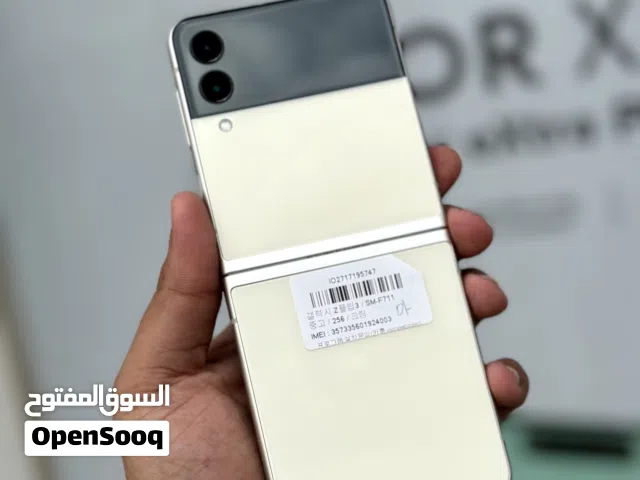 عرض خااص : Samsung Z flip 3 256gb جهاز نظيف جدا بدون إي مشاكل مع ملحقاته و ضمان من المحل بأقل سعر