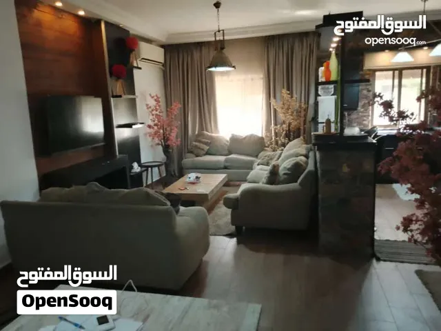 شقة مفروشة فاخرة للايجار الشهري او السنوي موقع مميز اثاث فخم قريبة تبعد 500 م3 عن بوليفارد العبدلي