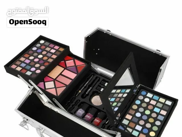 حقيبة مكياج كامله من شركة zmile cosmetics الألمانيه