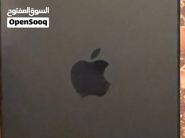 ابل 17e ايفون 256GB الحهاز نظيف ومافي شي مبدل بس كسر خفيف من الخلف مع كرتونه والبطاريه 100%