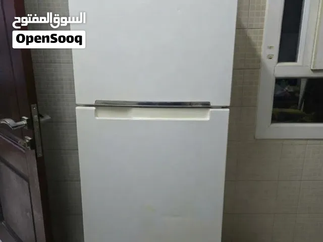 ثلاجة بحالة الوكالة و غسالة للبيع بسعر 60 ريال