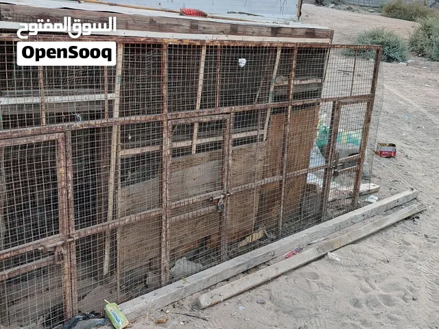 واجهية حديد تفصال قوية مع قفص خشب كبير للبيع بسعر مناسب شوف الوصف