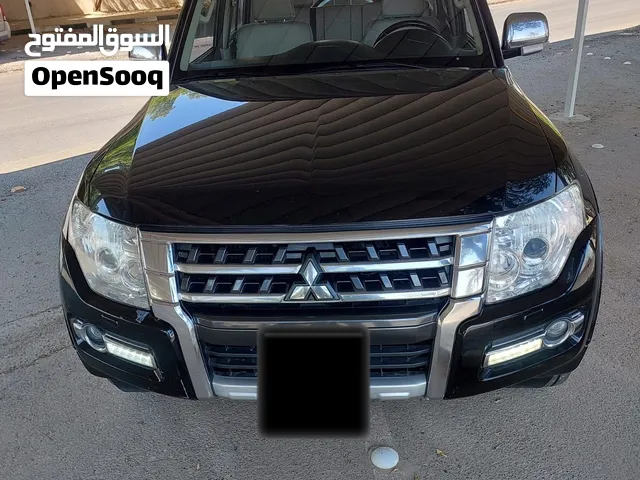 باجيرو 2020 - فل اوبشن + ثلاجه -ماكينة3500 سي سي -فحص قير شاصي ماكينة  -اللون اسود