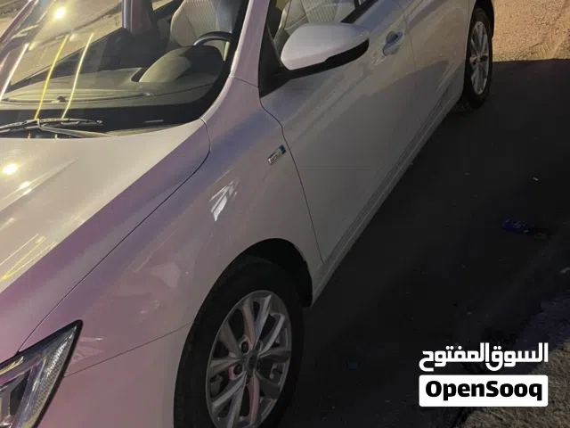 2025 ام جي MG 5