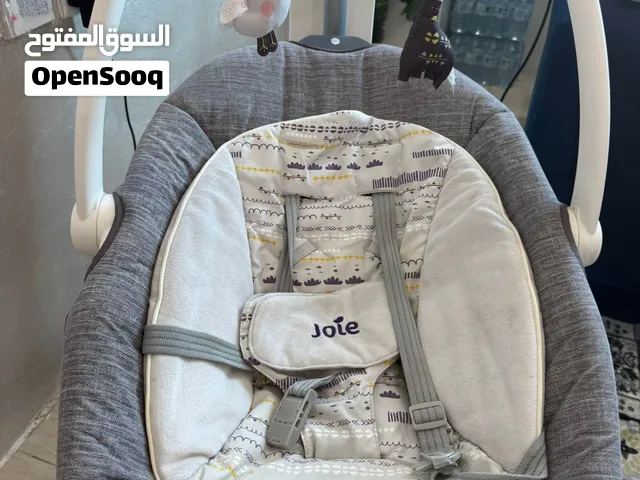 كرسي أطفال Joie بالموسيقى والهزاز للبيع
