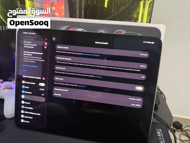 آيباد برو 13 إنش 256 M5 جيجابايت مستعمل من أبل مع الكرتونة والشاحن